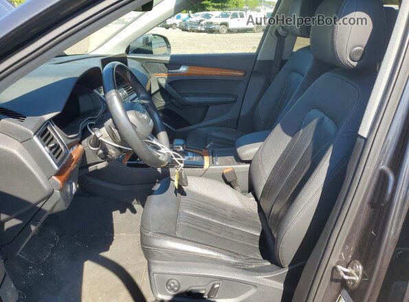 WA1BAAFYXM2012976 2021 AUDI Q5 Charcoal Widok wnętrza z przodu