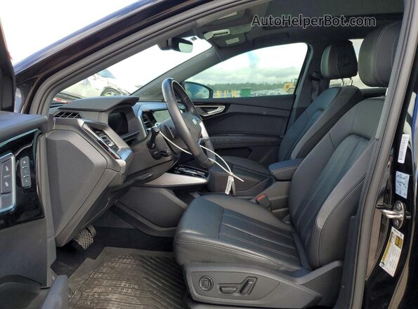 WA1BCBFZ0PP024148 2023 AUDI Q4 Black Вид салону спереду
