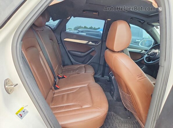WA1BCCFS1JR001370 2018 AUDI Q3 White Rear interior view