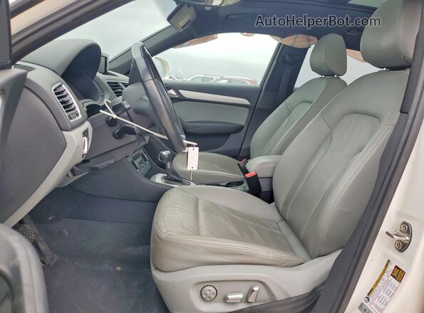 WA1BCCFS5JR012257 2018 AUDI Q3 White Вид салону спереду
