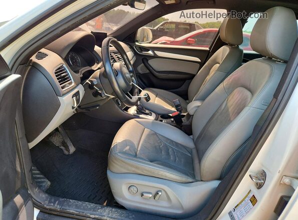 WA1BCCFS6HR010883 2017 AUDI Q3 White Widok wnętrza z przodu