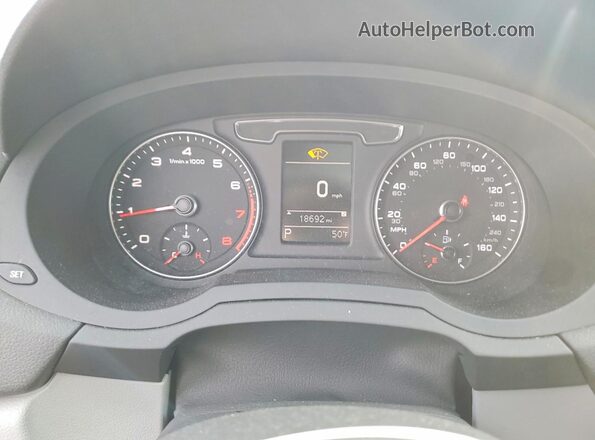 WA1BCCFS9JR001004 2018 AUDI Q3 White ხელსაწყოთა პანელის ხედი