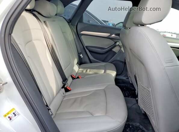 WA1BCCFS9JR001004 2018 AUDI Q3 White უკანა სალონის ხედი