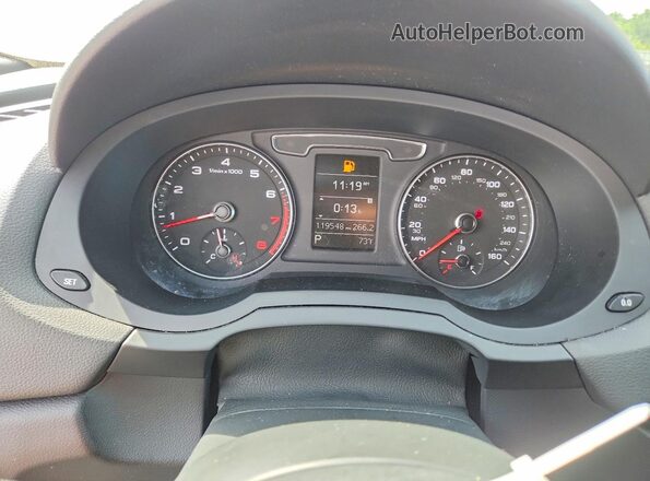 WA1BCCFSXJR030964 2018 AUDI Q3 Black ხელსაწყოთა პანელის ხედი
