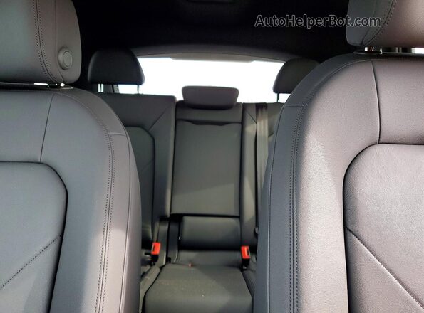 WA1BECF30K1083353 2019 AUDI Q3 White Vista de los asientos traseros