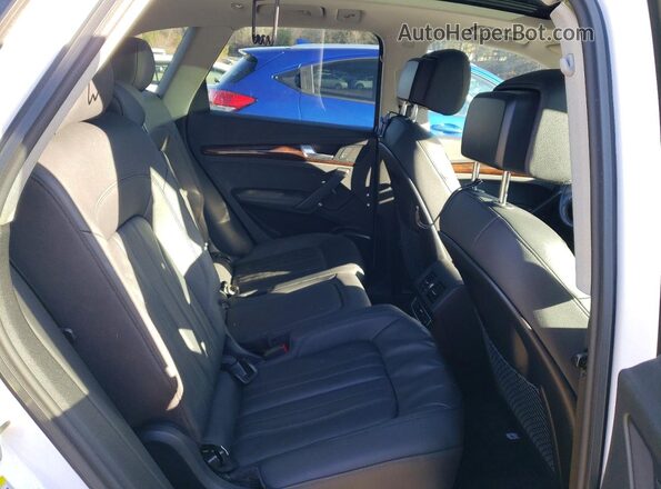 WA1BNAFY3L2017598 2020 AUDI Q5 White Вид задньої частини салону