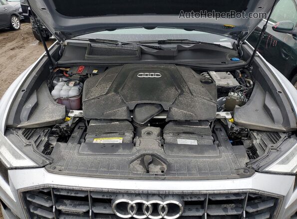 WA1BVAF14KD015753 2019 AUDI Q8 Silver Widok wnętrza z tyłu