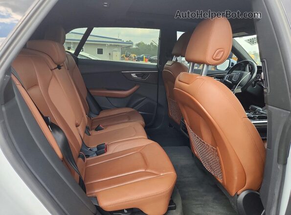 WA1BVAF16KD031212 2019 AUDI Q8 White Вид задньої частини салону