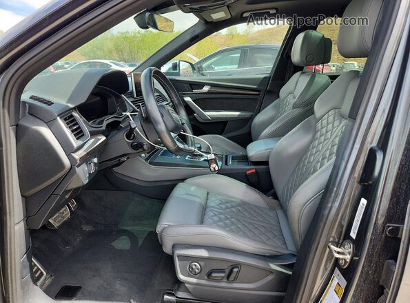 WA1C4AFY1J2125495 2018 AUDI SQ5 Серый Вид салона спереди