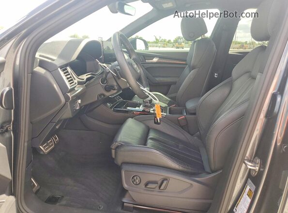 WA1C4AFY9P2036041 2023 AUDI SQ5 Black Front interior view