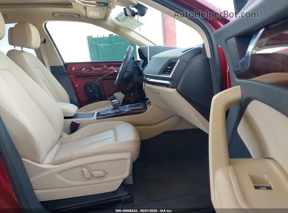 WA1CNAFY5K2114014 2019 AUDI Q5 Красный Вид салона спереди