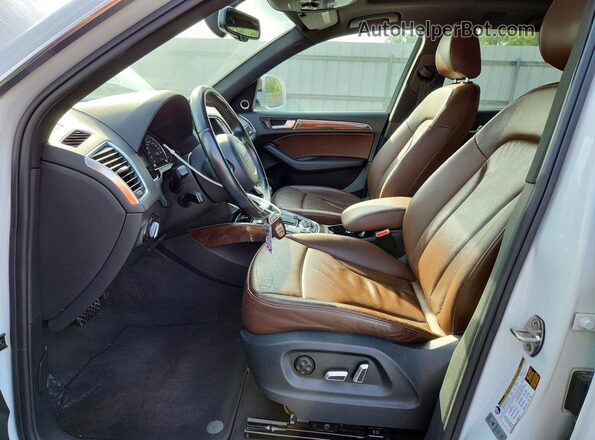 WA1D7AFP6GA136459 2016 AUDI Q5 White Widok wnętrza z przodu