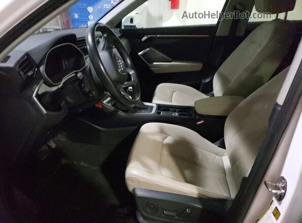WA1DECF30P1058324 2023 AUDI Q3 White Widok wnętrza z przodu