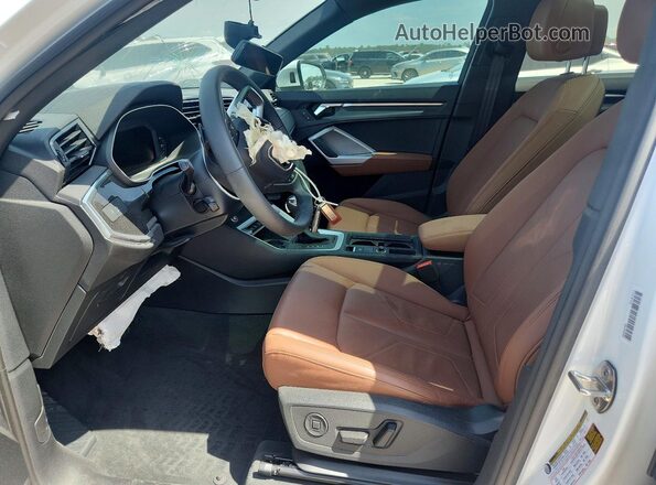 WA1DECF30S1044643 2025 AUDI Q3 White Vista interior delantera