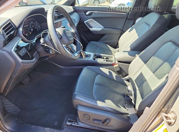 WA1DECF31P1077478 2023 AUDI Q3 Серый Вид салона спереди