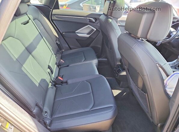 WA1DECF31P1077478 2023 AUDI Q3 Серый Вид задней части салона