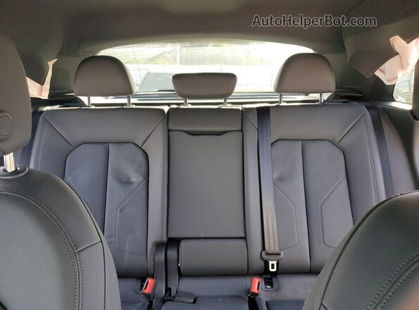 WA1DECF31R1117366 2024 AUDI Q3 Белый Вид задних сидений
