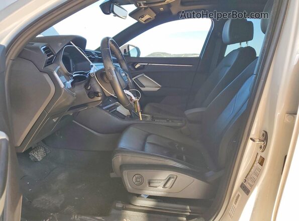 WA1DECF34L1097993 2020 AUDI Q3 Белый Вид салона спереди