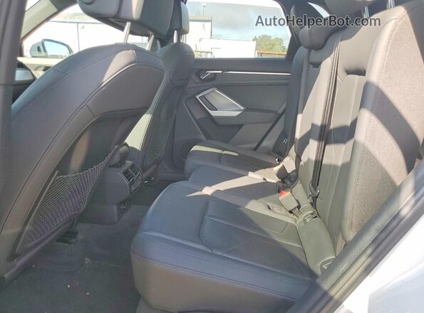 WA1DECF35L1102845 2020 AUDI Q3 White Vista interior trasera