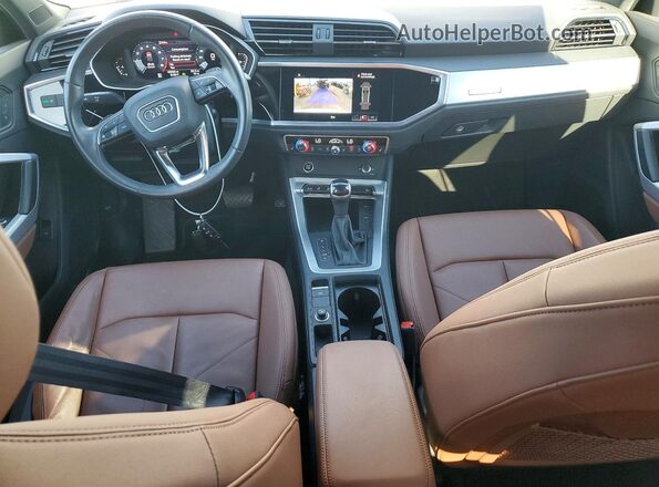 WA1DECF38M1056204 2021 AUDI Q3 White Widok deski rozdzielczej