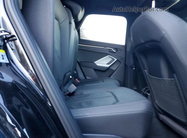 WA1DECF38M1115526 2021 AUDI Q3 Черный Вид задней части салона