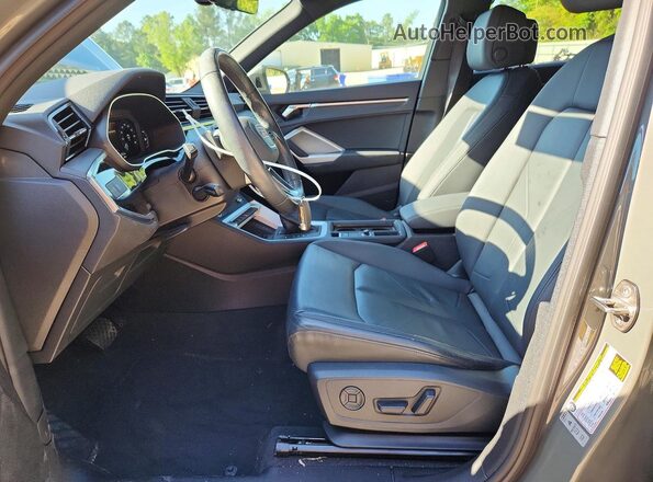 WA1DECF38R1040155 2024 AUDI Q3 Gray Widok wnętrza z przodu