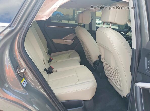 WA1DECF39S1100224 2025 AUDI Q3 Gray Vista de los asientos traseros