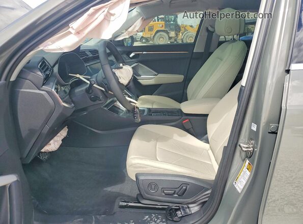 WA1DECF39S1100224 2025 AUDI Q3 Gray Vista interior delantera