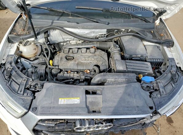 WA1ECCFS3HR008943 2017 AUDI Q3 White Widok komory silnika