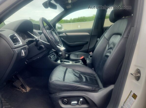 WA1ECCFS9JR003221 2018 AUDI Q3 White Widok wnętrza z przodu