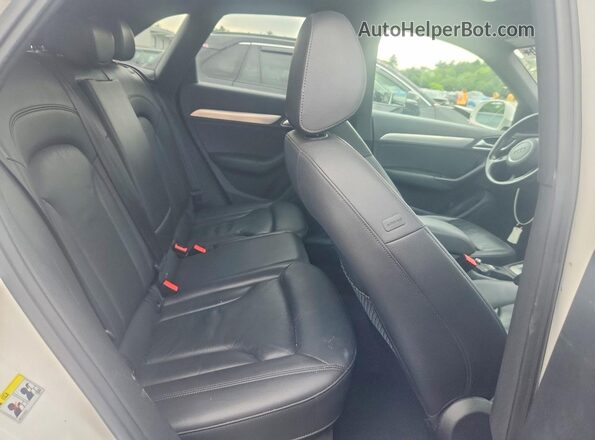 WA1ECCFS9JR003221 2018 AUDI Q3 White Widok tylnych siedzeń