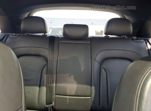 WA1ECCFS9JR009004 2018 AUDI Q3 White Vista de los asientos traseros