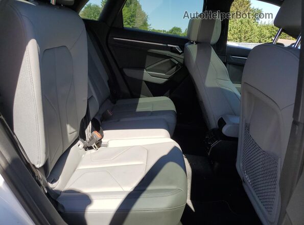 WA1EECF32R1174776 2024 AUDI Q3 Белый Вид задней части салона
