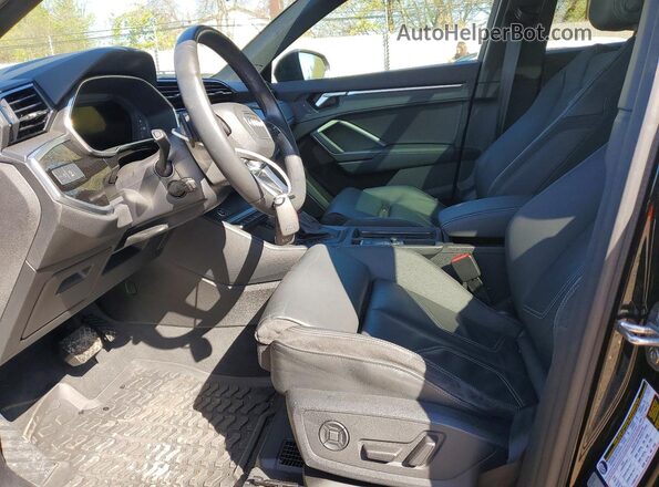 WA1EECF33P1051582 2023 AUDI Q3 Black Widok wnętrza z przodu