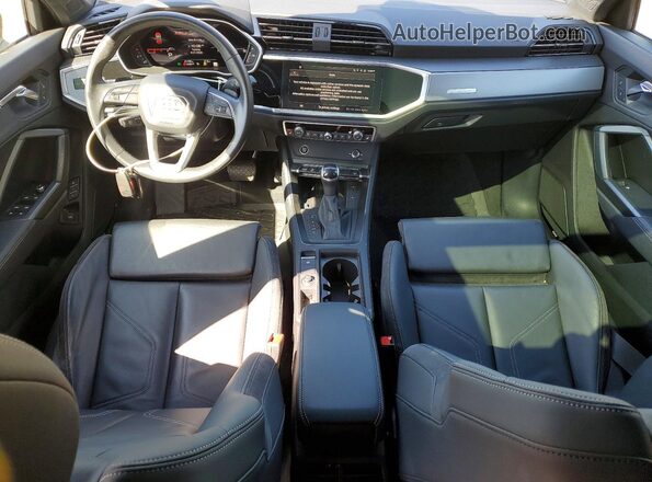 WA1EECF33P1051582 2023 AUDI Q3 Black Widok deski rozdzielczej