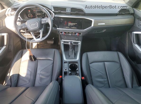 WA1EECF37N1072206 2022 AUDI Q3 Gray Vista del salpicadero