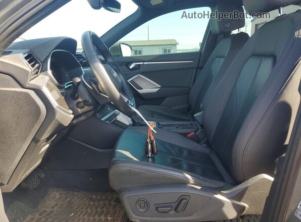 WA1EECF37N1072206 2022 AUDI Q3 Gray Vista interior delantera