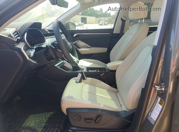 WA1EECF37R1143801 2024 AUDI Q3 Серый Вид салона спереди