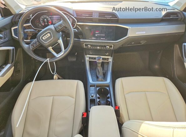 WA1EECF38N1013844 2022 AUDI Q3 White Widok deski rozdzielczej