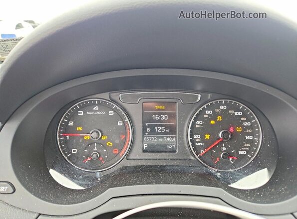 WA1EFCFS3GR016823 2016 AUDI Q3 Gray ხელსაწყოთა პანელის ხედი