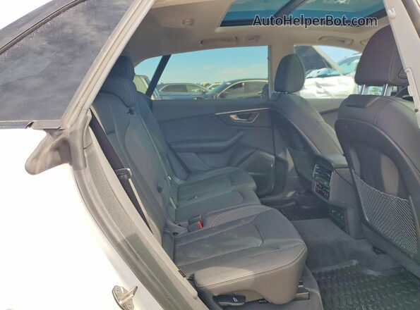 WA1EVBF16PD020401 2023 AUDI Q8 White Widok wnętrza z tyłu