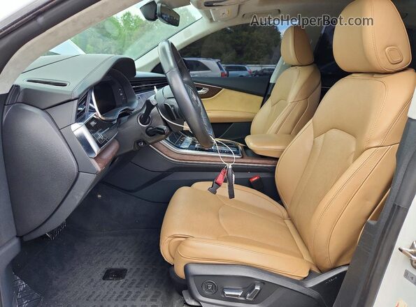 WA1FVAF10KD038786 2019 AUDI Q8 Белый Вид салона спереди