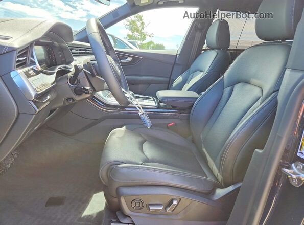 WA1FVBF10SD037286 2025 AUDI Q8 Синий Вид салона спереди