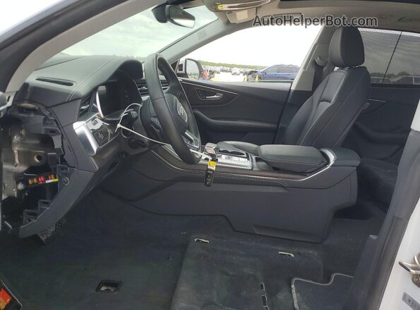 WA1FVBF15PD000600 2023 AUDI Q8 Белый Вид салона спереди