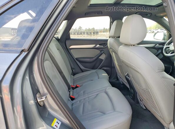 WA1GCCFSXHR002873 2017 AUDI Q3 Silver Вид задньої частини салону