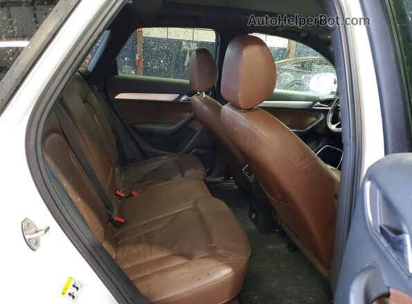 WA1GFCFS7GR022276 2016 AUDI Q3 White Widok wnętrza z tyłu