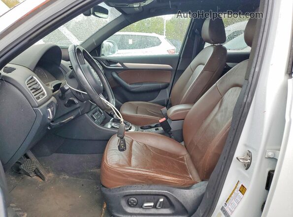 WA1GFCFS7GR022276 2016 AUDI Q3 White Widok wnętrza z przodu