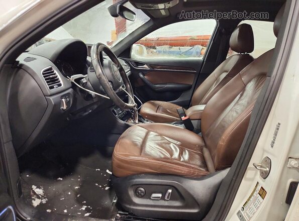 WA1GFCFS8GR014932 2016 AUDI Q3 White Widok wnętrza z przodu