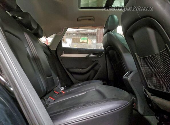 WA1HCCFS0JR010863 2018 AUDI Q3 Black Rear interior view