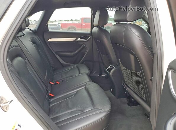 WA1HCCFS4HR016854 2017 AUDI Q3 Белый Вид задней части салона